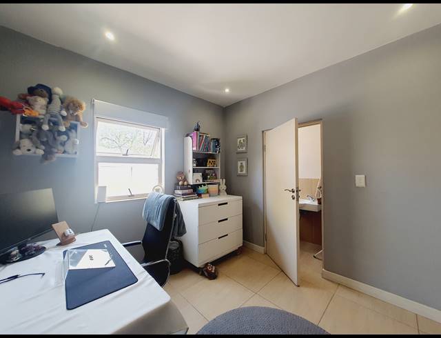 3 BEDROOM APARTMENT FOR SALE IN OAKLANDS
